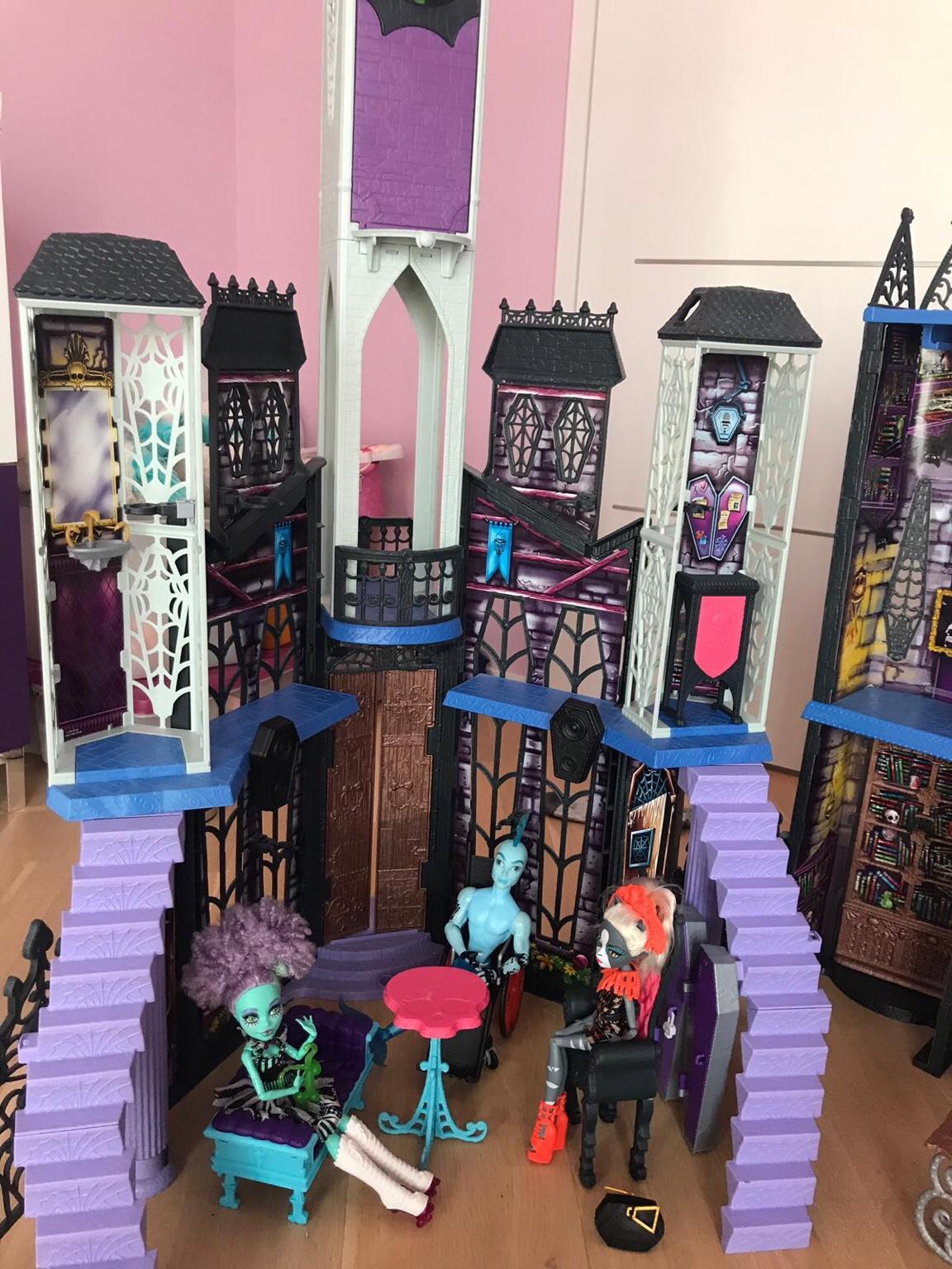 Monster High Schloss Mit Paar Puppen In 2700 Gemeinde Wiener Neustadt