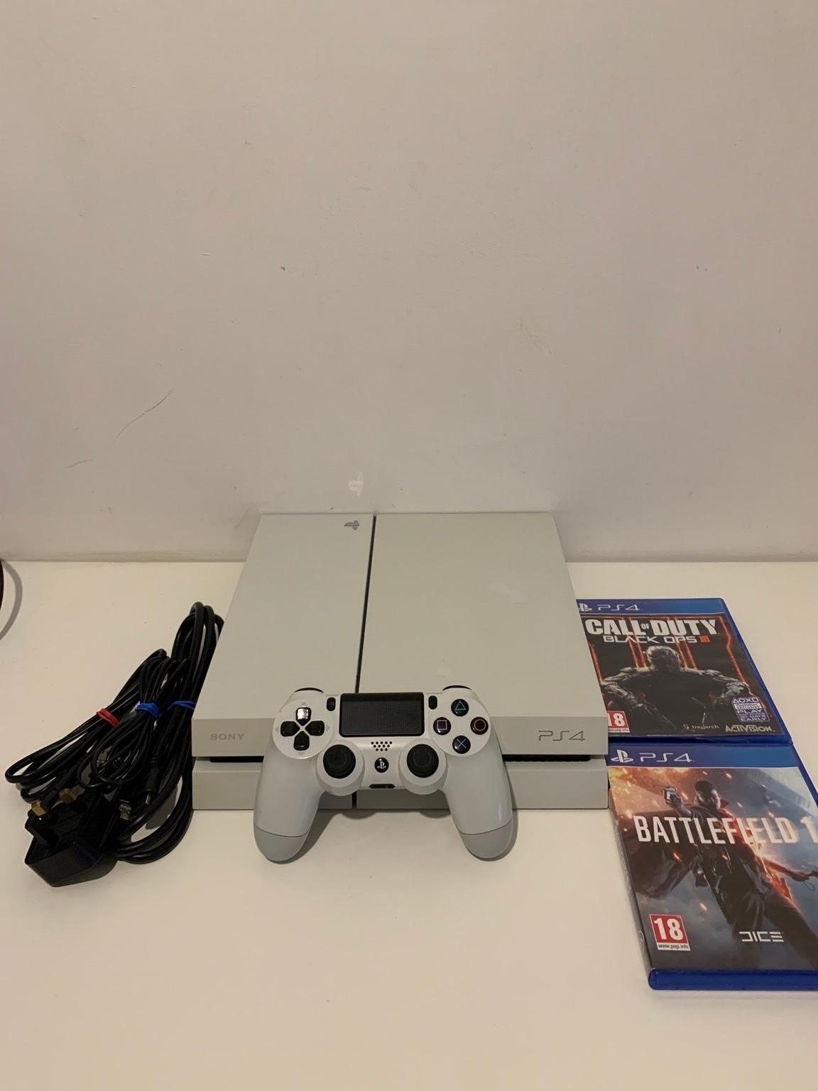 PS4 White Complete 2 Games in B77 Tamworth für 125 00 zum Verkauf