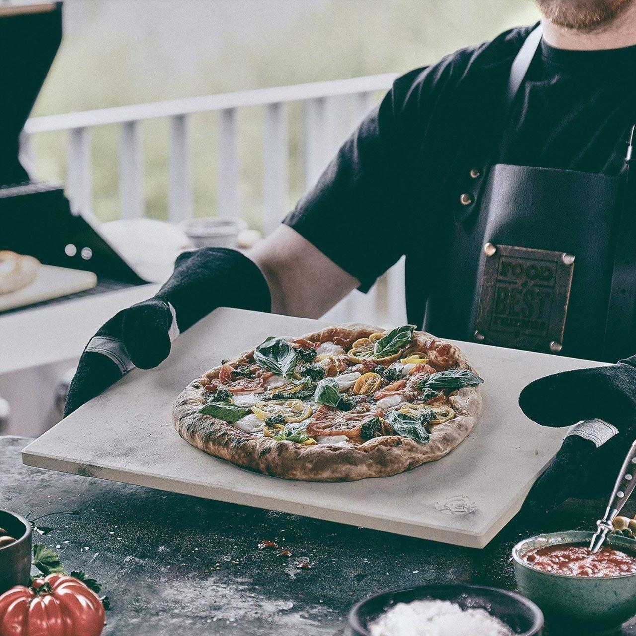 Grill pizza station. Nero пицца. Pizza 33 cm. Пио Неро пицца с бураттой. Litter Nero's pizza.
