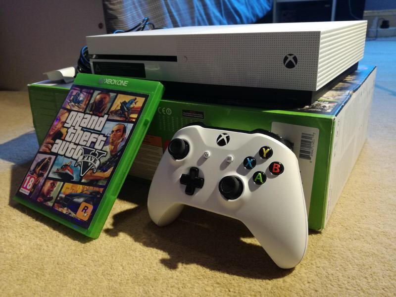 Se puede jugar gta online entre xbox one y ps4