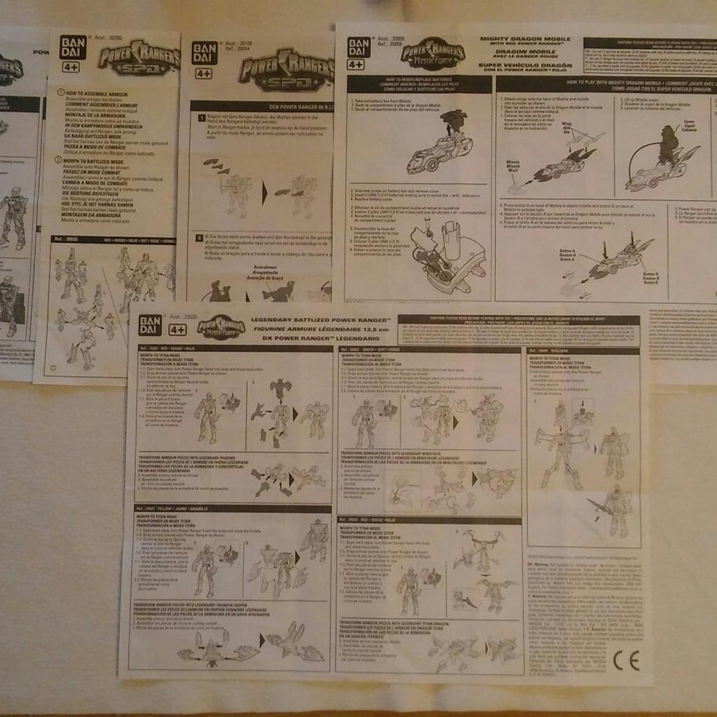 Power Rangers Bandai 2005/2006
12 Stück (6 Anleitungen vorhanden). Gratis dazu gibt es 3 Power Rangers Tischdecken aus Plastik, eine davon ist noch originalverpackt.