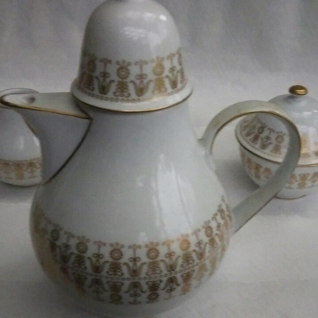 Henneberg Porzellan 1777 in 85658 Egmating für 25,00 € zum Verkauf ...