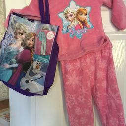 Frozen pjs and overnight sleep bag size 2/3 and peppa pig pjs and overnight sleep bag size 4/5 all brand new with tags