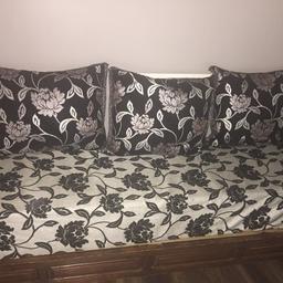 Moroccan sofas with two extra covers to go with it. Measurements are 3x2 meters and 1 meter and a half..
Reasonable offers
The wood border has been painted black so its no longer brown...