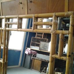 Vendo specchiera con cornice in bambu ' ,in ottime condizioni, pronta per essere appesa, misure 130x100, solo ritiro a mano