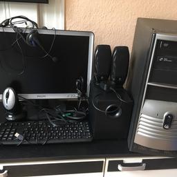 Rechner, Monitor,mouse,Lautsprecher. Gebraucht und funktioniert.