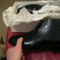George boots size 10 painted leather(New)Size 10
Please call 07748686789