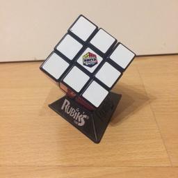 Zum Verkauf steht ein originaler Rubik's Cube 3x3!
Bei Interesse einfach Angebot machen oder Frage stellen.