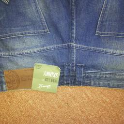 Jeans sind beide NEU mit Etikett

Größe beide 34/32

Bei Fragen gerne mailen 
Versand möglich 4 €
