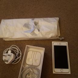 This iPhone 6 gold 32gb o2 network is in absolutely perfect condition no scratched screen no scratched back panel no dents nothing has spent all its life in a phone case and has been very well looked after this comes with everything asif it were from shop in box with booklet even apple bag ! including new 1x headphones , this has the original charger no dirty marks very clean feel free to ask at any time wanting 260 ono try me thanks