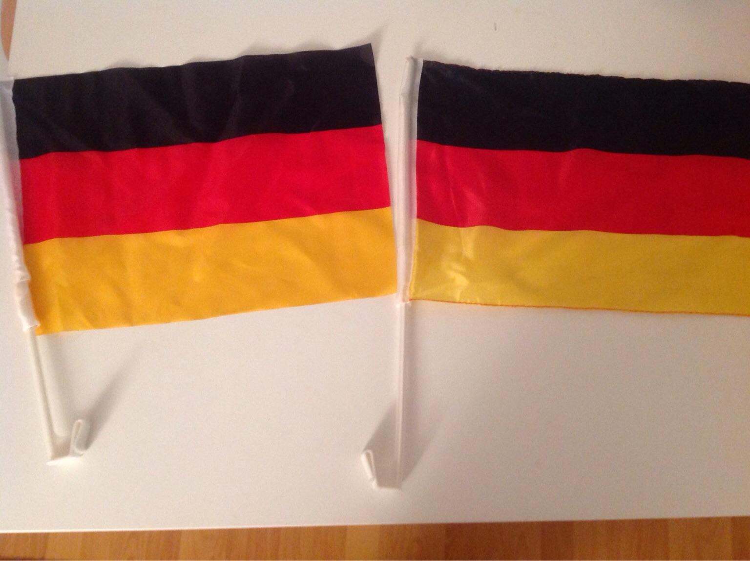 Fußball - WM-Tröte Vuvuzela + kl. Autofahnen in 60487 Frankfurt am Main für  0,10 € zum Verkauf