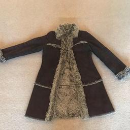 I'm selling a used ladies size 8 coat, it's a brown chocolate like colour with buttons & fur on it the material looks & feels like suede.
It was bought from Marks & Spencer for £80, asking for only £10 it's in good condition. collection from High Wycombe HP11/12 area west of Wycombe.
Feel free to contact me if you have any questions.