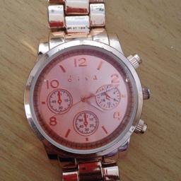 Lovely rose gold diva watch in good condition selling as it doesn't fit well
