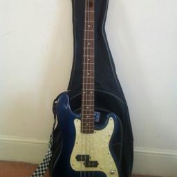 4 string bass in VGC with gig bag,lead and pick
Very nice to play and sounds good.