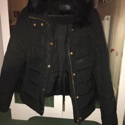 Size 6 new look black coat, been worn but is in very good condition still.