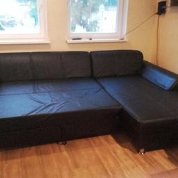 Ich ziehe um und neues Sofa ist bestellt ,2jahre alt das kunstledersofa und möchte das nicht wegwerfen.ganz leichte gebrauchspuren unten!bei Fragen gerne melden.mfg