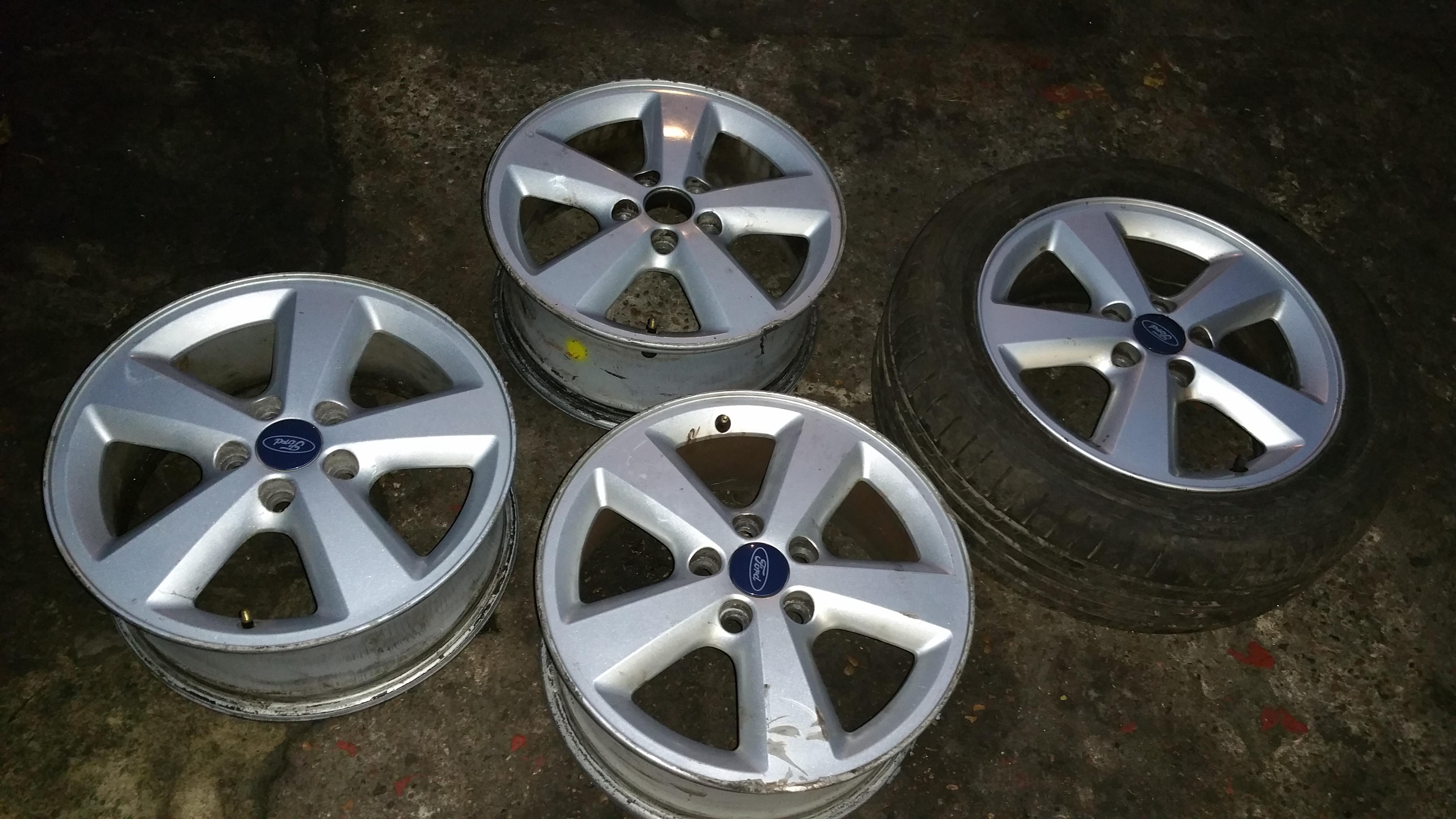 Ford focus MK2 Alloy wheels in SW8 London for £140.00 for sale | Shpock