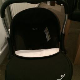Silver cross car seat with cover and rain cover, comes with silver cross isofix base