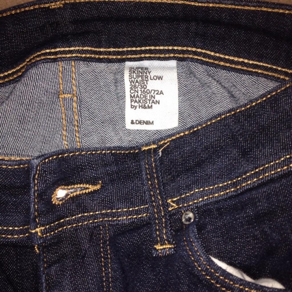 Ladies H & M skinny jeans, dark blue denim
Waist size 28 inches
Very good condition