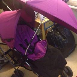 Mamas and papas black and purple buggy/pushchair.
Comes with cosy toes, rain cover and sun parasol.
Good condition.
Selling as need a double