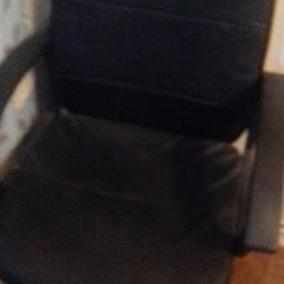 Leather computer chair.in very good condition