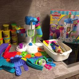 Verkaufe Play -Doh Softeismaschine mit Zubehör und vielen weiteren Teilen siehe Bild