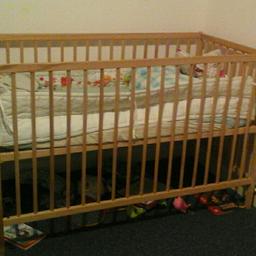 Ikea baby cot. Very good condition.

126x64x80 (l,w,h)