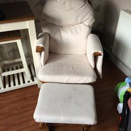 Nursing chair with foot stool
Both rock
Cream washable cover
Smoke and pet free home
Used a few marks here and there
Can be viewed
Collection Market Bosworth