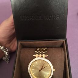 Verkaufe meine original Michael Kors Uhr in Gold mit Steinen in einem sehr gutem Zustand