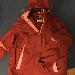 Biete eine nagelneue Jacke in der Größe XXXXL an.
Die Jacke ist rot/rosa,wasserdicht und windgeschützt!

Darf gerne anprobiert werden.
