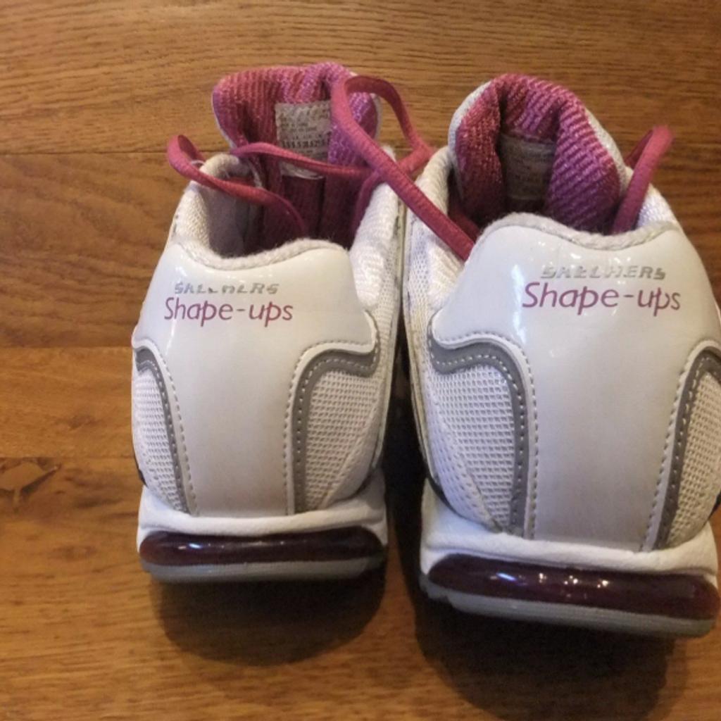 Ladies skechers hot sale size 5.5