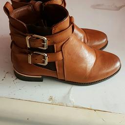 Girls boots.Brown pair size 2
Black pair size 3..
Excellent condition hardly worn.