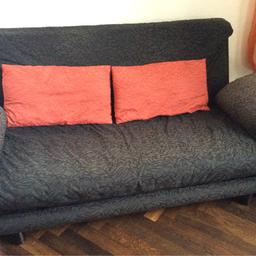 Super bequemes Sofa, zweifach verstellbar, Bezug waschbar, Lattenrost und Schaumstoffmatratze. B 160, H83, T 110/160/215 cm. Armlehnen können entfernt werden. Lieferung innerhalb von 20km um €30,-- mögl. Neupreis €1280,--