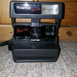 Funktionierende Polaroid sofort Bild Kamera,
Verkaufe sie ohne Film, es wird nur die Kamera angeboten, Funktioniert einwandfrei
