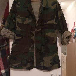 Jacke/Hemd im Camouflage Look, Größe XS/S kann aber auch locker von einer M getragen werden
Noch nie getragen
Neupreis 40€