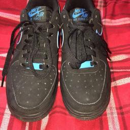 Nike Air Force 1's
Size 5
Black & Blue
Worn a few times few marks nothing you couldn't wipe off good condition :)
En3 collection could possibly deliver if close :)
Re-listed due to a time waster