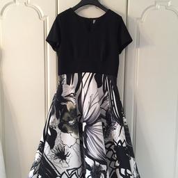 A fabulous dress from Coast, only worn once, in excellent condition. Size 16.