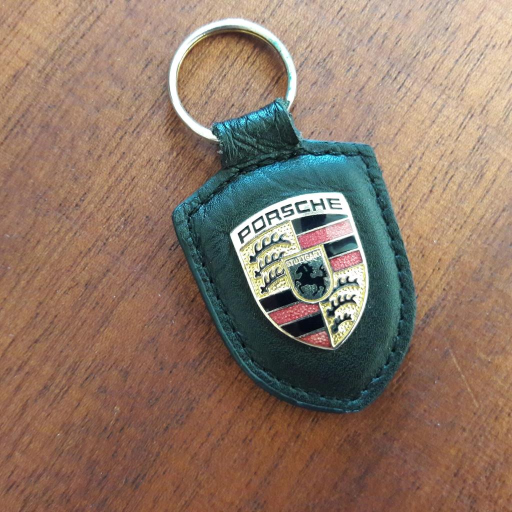 Original Porsche Schlüsselanhänger Wappen