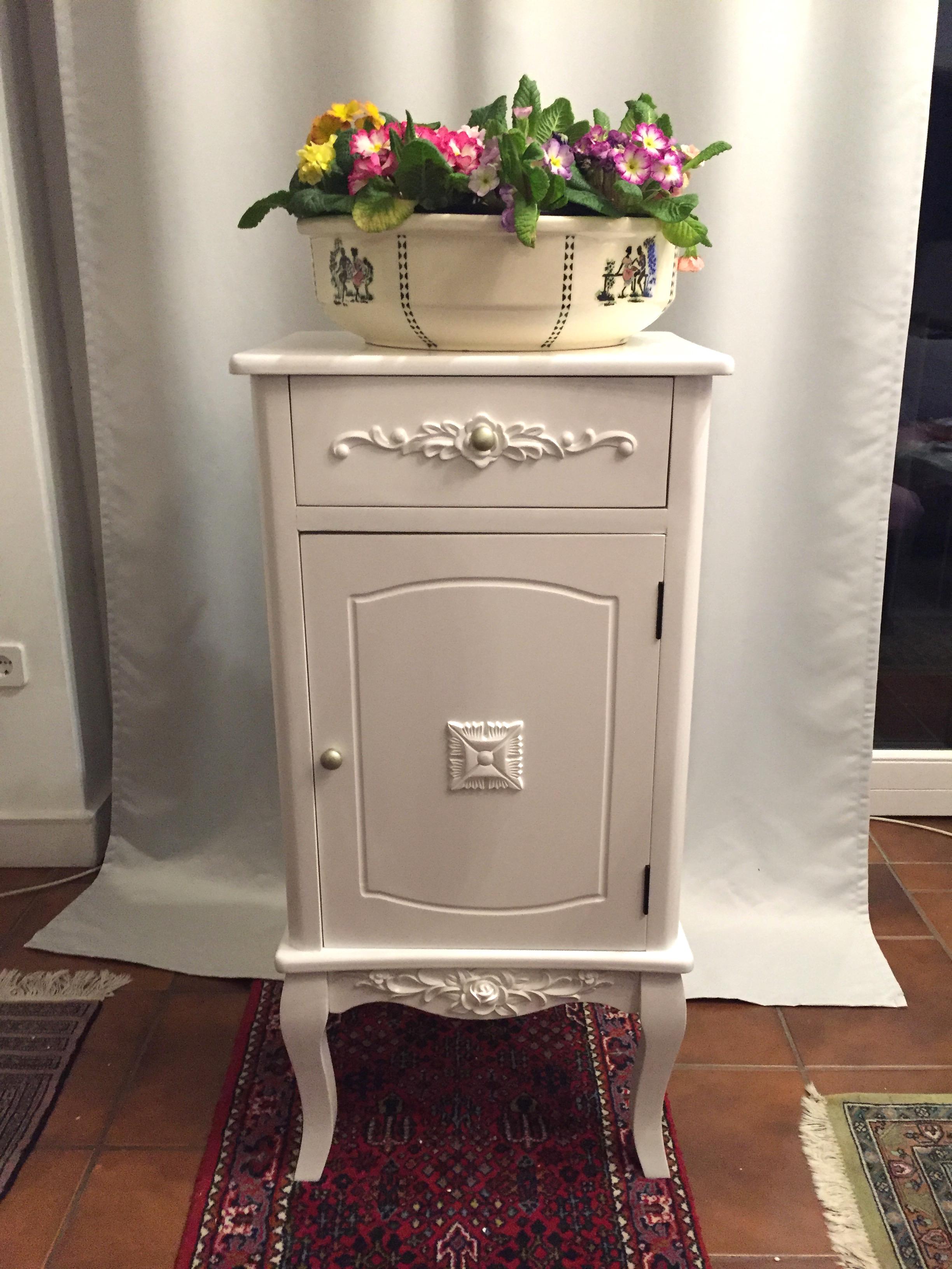 Weiße Holz-Kommode im Vintage Design, 1m hoch in 9062 Simislau für 110 ...