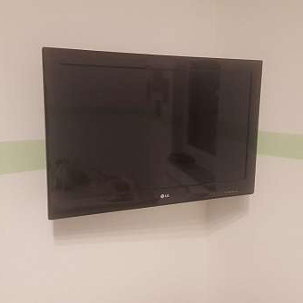 LG Fernseher 32 Zoll (HD-Ready, Triple Tuner) in 2433 Margarethen am ...