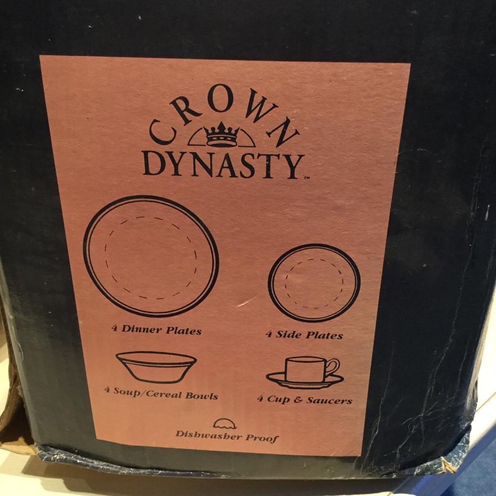Crown Dynasty 20 Piece Dinner Set in SE9 London für 15,00 £ zum Verkauf