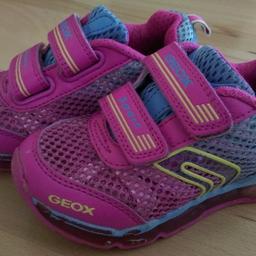 Verkaufe Geox Mädchen-Schuhe in Größe 26
Sohle hinten blinkt pink
gern getragen, aber fit für eine 2. Runde