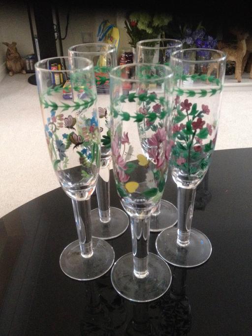 Buy & Sell Kent Maidstone - Photos for Hand painted Champagne Flutes.