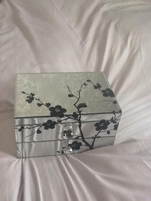 Buy & Sell Merseyside Knowsley - Photos for Mirrored Jewellery Box