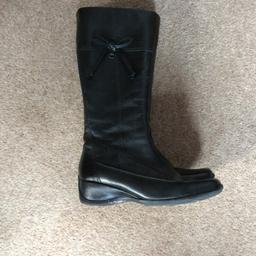 Hush puppies black boots,size 5