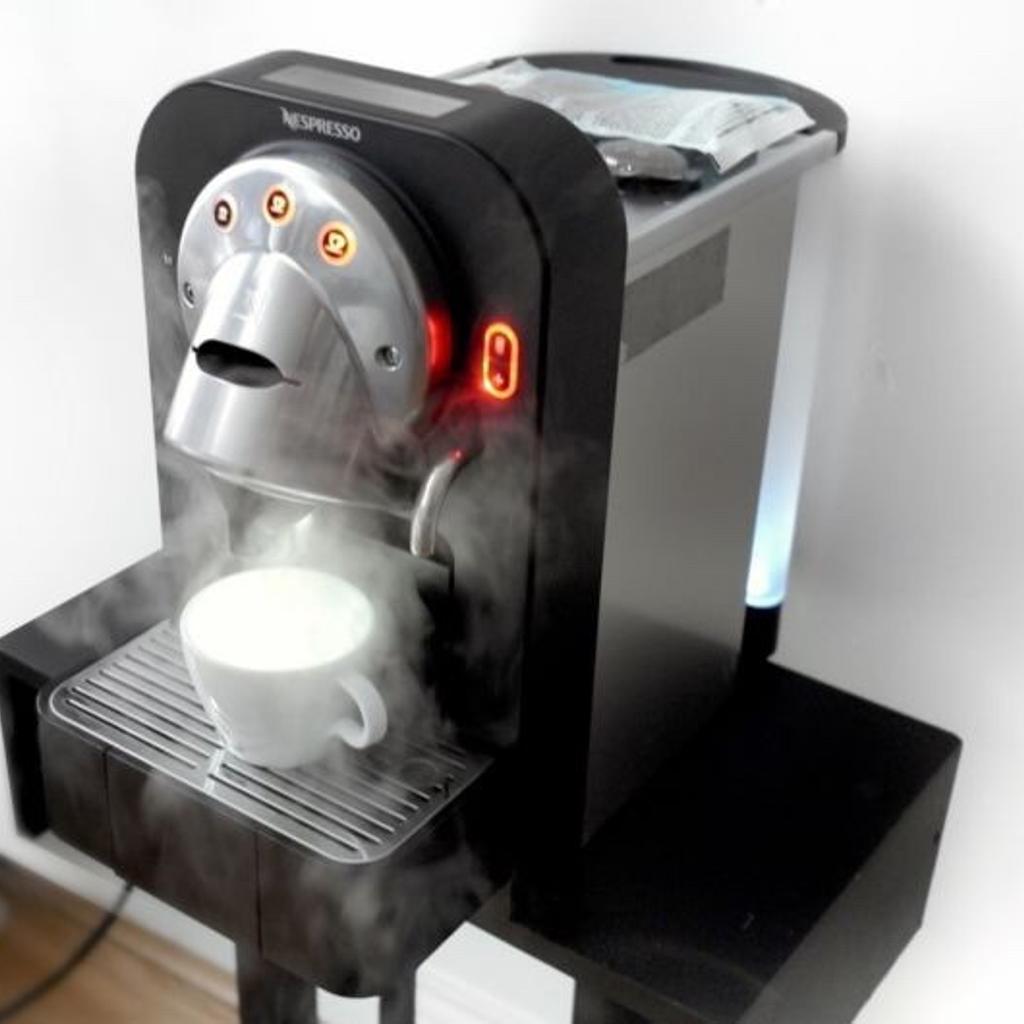 Nespresso cs100 coffee machine cs 100 Gemini in E2 London for £250.00