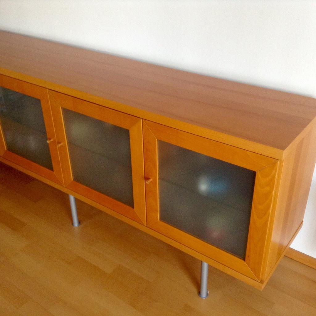 Ikea Sideboard Bonde Buche Glas LED Licht . in 2331 Vösendorf für 59,00 € zum Verkauf