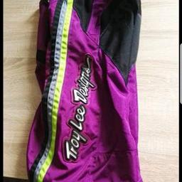 Verkaufe TroyLee Designs Hose in violett
Gr. 36 seitlich aber verstellbar.
NP 80€
!!!!25€!!!!
Versand möglich