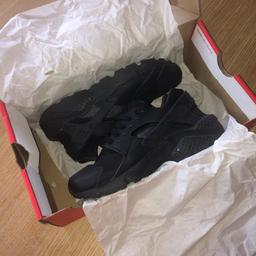 Nike Huarache Run Trainers Black with Box Excellent Condition.  UK size 3.5.  RRP £80.