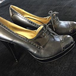 Cute pair of black shoes size 8